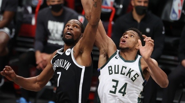 Kevin Durant y Giannis Antetokounmpo (Foto: Getty Images)