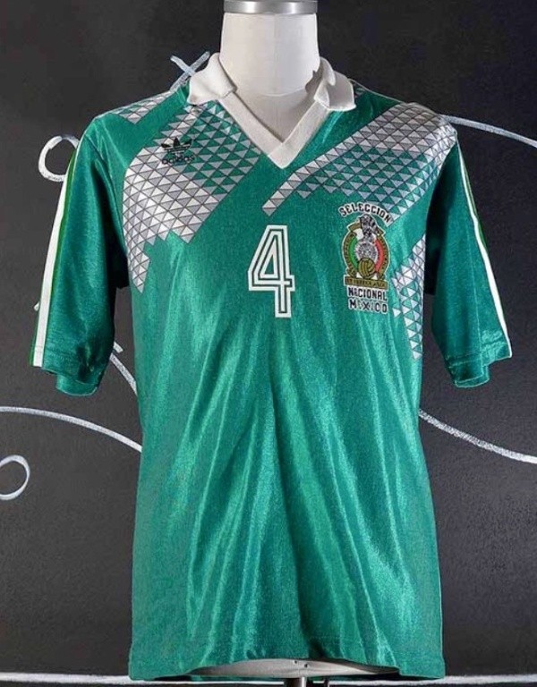 La playera que iba a utilizar México en 1990 (oldfootballshirts)