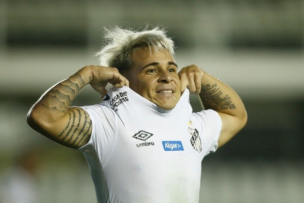 Yeferson Soteldo con la camiseta de Santos. (Foto: Getty)