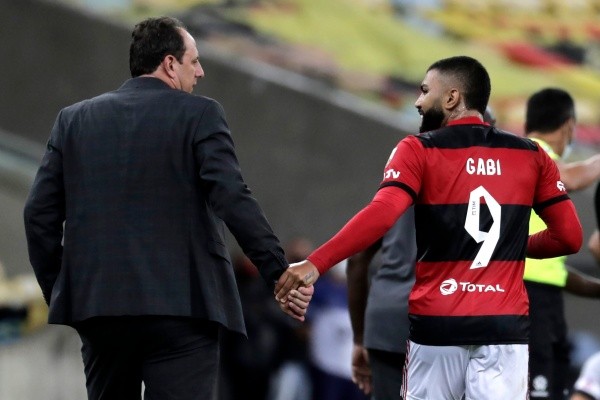 O técnico Rogério Ceni e Gabigol na vitória sobre o Unión La Calera. (Foto: Getty Images)