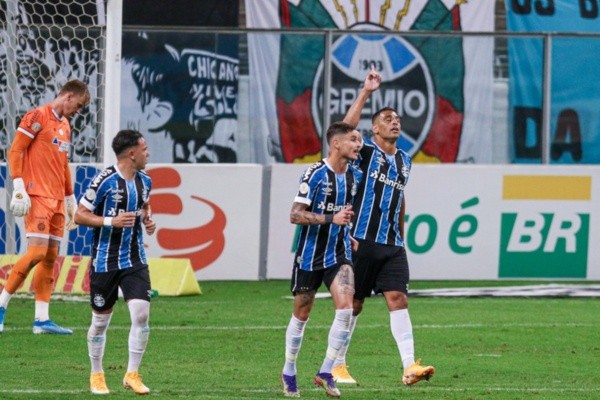 Comemoração de gol do Grêmio. Foto: AGIF