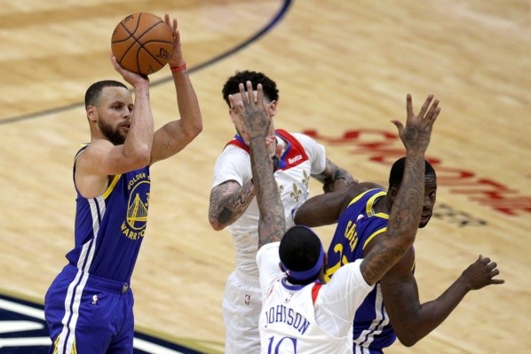 Stephen Curry y Golden State Warriors vs. New Orleans Pelicans (Getty)