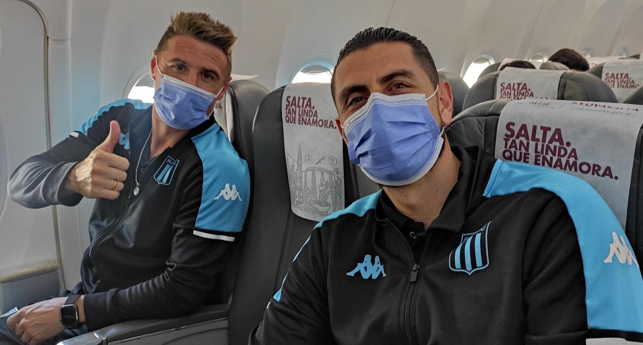 Arias y Pillud, en el avión rumbo a Perú.