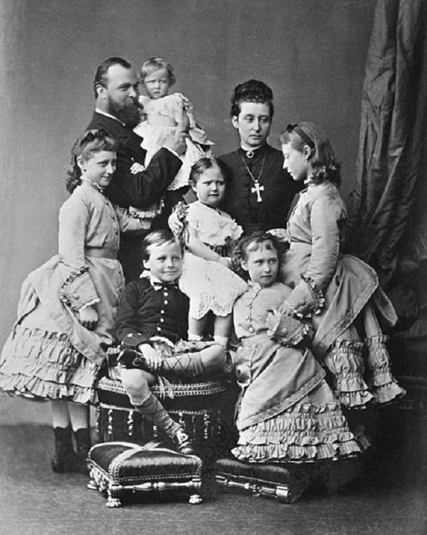 Alicia del Reino Unido junto a sus esposo y sus hijos. Foto: (Pinterest)