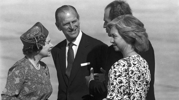 Isabel II, Felipe de Edimburgo y sus primos españoles, Doña Sofía y Don Juan Carlos. Foto: (Vanitatis)