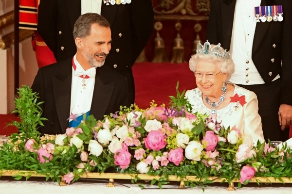 Felipe VI e Isabel II tienen dos labores muy distintas. Foto: (Getty)