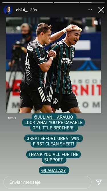 Chicharito y Julian Araujo