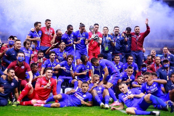 Álvaro Morales trollea a Cruz Azul. Jam Media