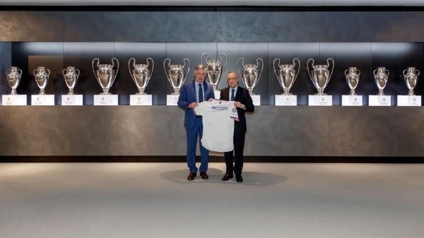 De volta ao lar... Ancelotti se disse em casa na apresentação de seu retorno após 6 anos: Foto: Site Oficial Real Madrid
