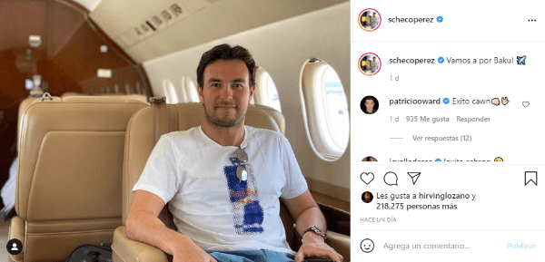 Checo Pérez viajando a Bakú