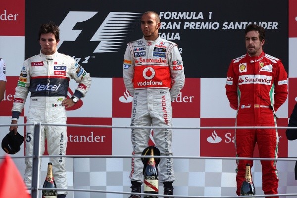 De izquierda a derecha: Sergio Pérez, Lewis Hamilton y Fernando Alonso en el podio de Monza 2012 (Foto: Getty Images).