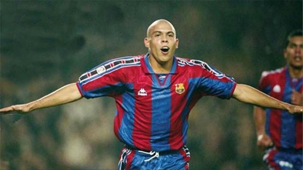 Ronaldo Nazario con FC Barcelona (Sport)