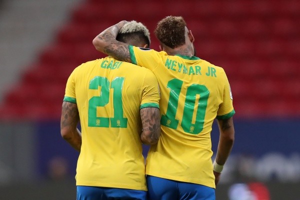 Gabi e Neymar em vitória brasileira. (Foto: Getty Images)
