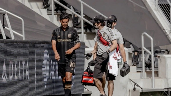 Carlos Vela saliendo por lesión en la jornada 1 (MLS)