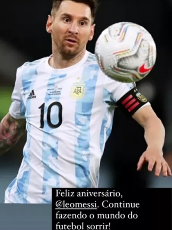 Argentina na Copa 2018: Messi ganha bolo e comemora