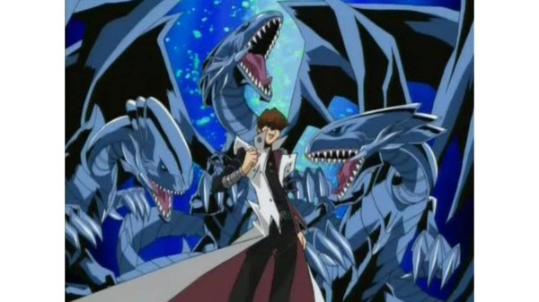 Seto Kaiba era el poseedor de los Dragones Blancos de Ojos Azules en el anime.