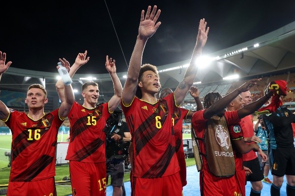 Seleção da Bélgica comemorando a classificação na Eurocopa. (Foto: Getty Images)
