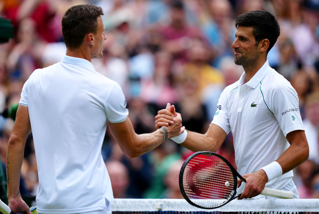 Djokovic x Fucsovics em Wimbledon. (Foto: Getty Images)