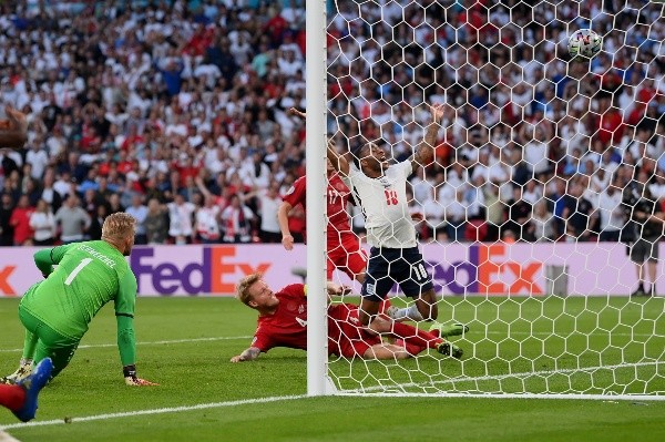 No tuvo responsabilidad en el primer tanto inglés. Foto: Getty