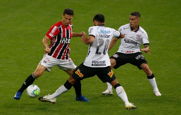 Hernanes rescinde contrato com São Paulo Futebol Clube