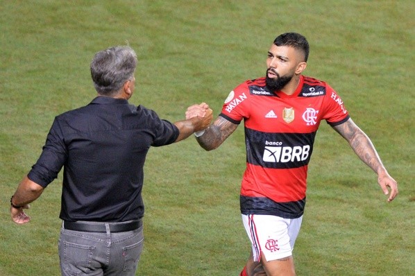 Renato Gaúcho e Gabigol comemorando gol na vitória do Flamengo. (Foto: Walmir Cirne/AGIF)