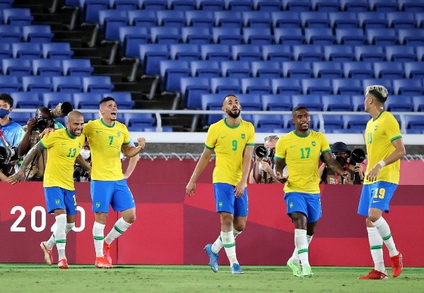 Jogadores da Seleção Brasileira comemoram após o gol de Paulinho durante partida entre Brasil e Alemanha (Foto: Getty Images)