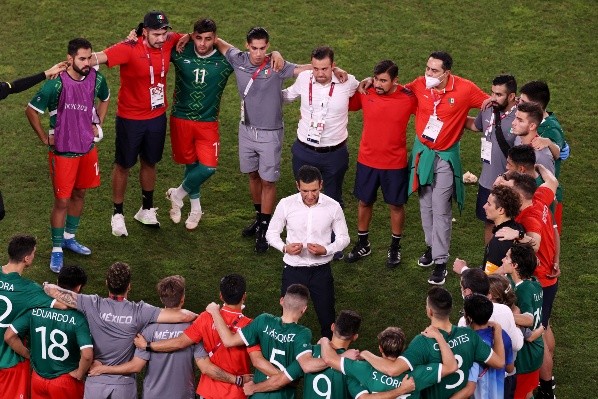 Time do México se reúne antes da cobrança de pênaltis contra o Brasil (Getty Images)