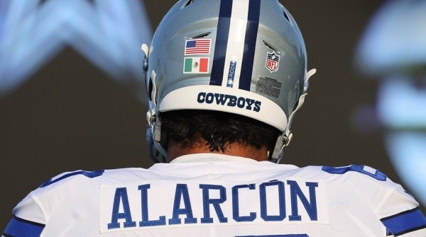 Isaac Alarcón en su debut con Dallas Cowboys (Foto: @nflmx)