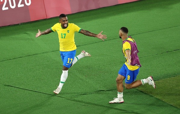 Brasil bate Espanha e conquista bicampeonato olímpico no futebol