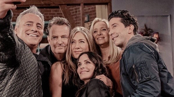 Elenco de Friends reunido nas gravações do especial da série. (Foto: Reprodução)