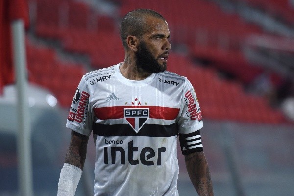 Daniel Alves tem quase R$ 11 milhões em pendências a receber do São Paulo (Foto: Marcelo Endelli/Getty Images Brazil)
