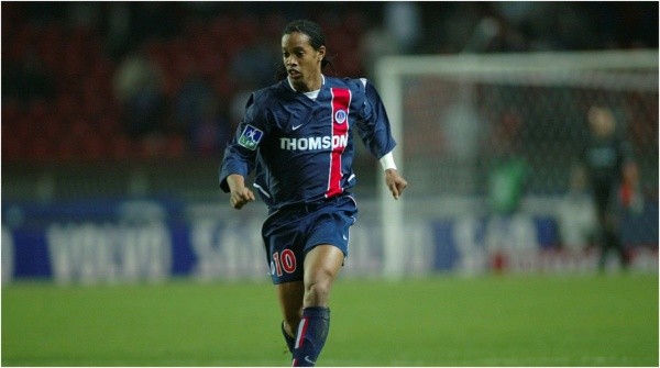 Ronaldinho, uno de los últimos grandes 10 que tuvo PSG (Twitter @PSG_inside)