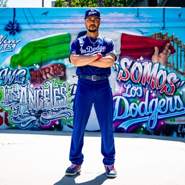Dodgers revelan uniforme especial y murales para festejar a sus