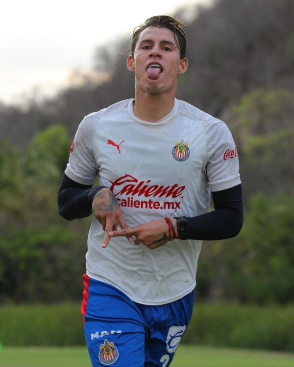 Cristian Calderón sumó una polémica más con la camiseta de Chivas. @criscalderon26