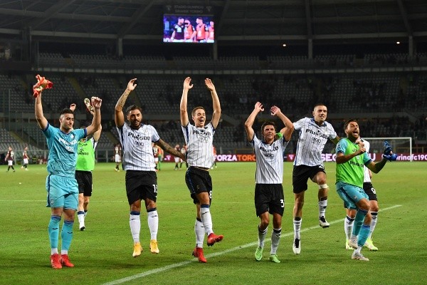 El festejo de los jugadores de Atalanta tras el triunfo agónico. Foto: Getty