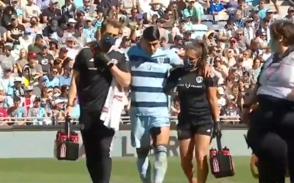 Alan Pulido sale lesionado