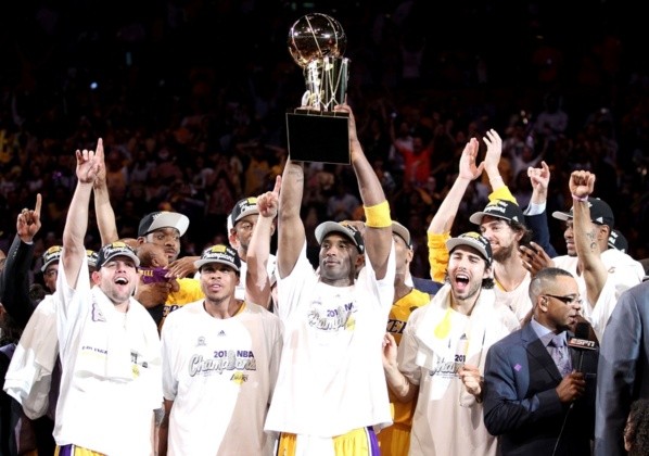 Kobe Bryant y su último título NBA, en 2010 (Getty)