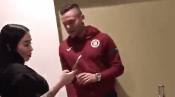 Cabecita y una fiesta en pleno Guard1anes 2021. (Captura video)