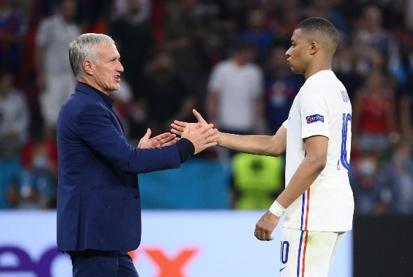 Didier Deschamps y Kylian Mbappé