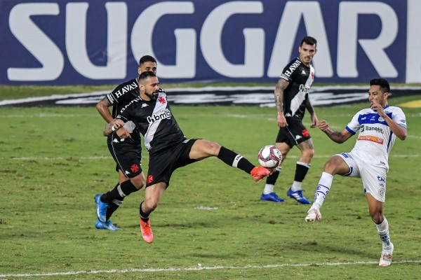 De acordo com os números, Vasco rende mais com o Castan em campo (Foto: Thiago Ribeiro/AGIF)