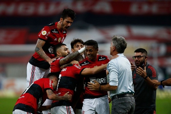 Flamengo em campo no Maracanã. (Foto: Getty Images)