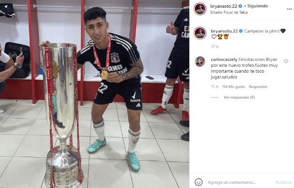 Carlos Caszely felicita a Bryan Soto 
