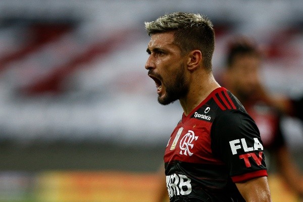 Arrascaeta ainda não resolveu pendência em relação à renovação com o Flamengo (Foto: Wagner Meier/Getty Images)