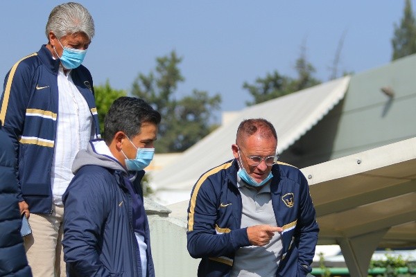Jesús Ramírez, Israel López y Andrés Lillini. De la imagen, solo permanece el entrenador. ¿Hasta cuándo? Imago7