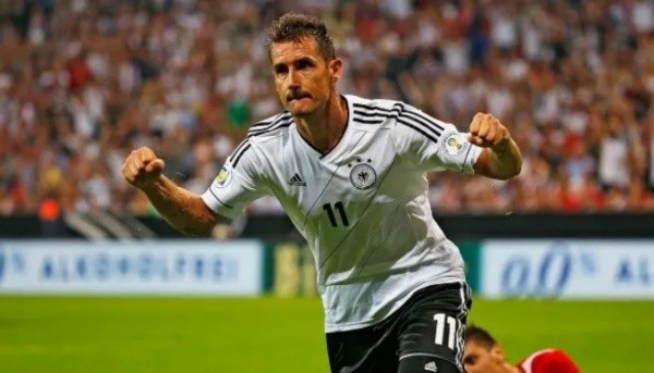 Polonês de nascimento, alemão por adoção, o ex-atacante venceu a Copa do Mundo de 2014. Fonte: Getty Images