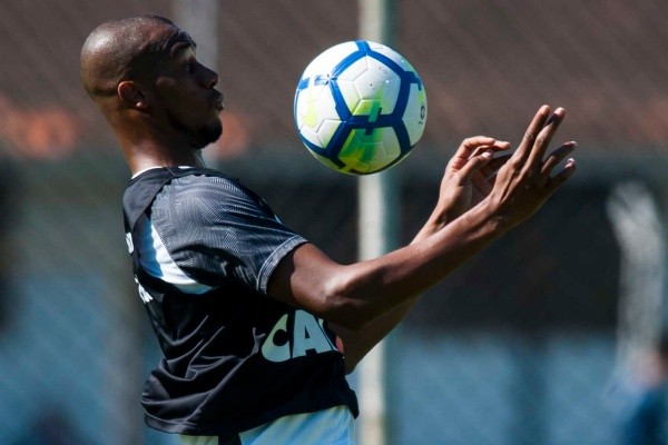 Copete defendeu o Santos de 2016 a 2021 e agora está no radar do Sport (Foto: Ivan Storti/Santos FC)