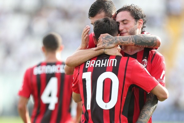 Em casa, o Milan vai atrás de sua primeira vitória. (Foto: Getty Images)