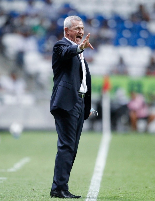 Vasco Aguirre, optimista tras el triunfo vs. Santos (Imago 7)