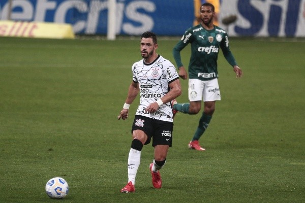 Timão durante duelo com o Palmeiras. (Foto: Ettore Chiereguini/AGIF)
