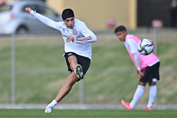 Raúl Jiménez en entrenamiento con el Tri (Imago 7)